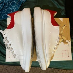 Alexander McQueens designer